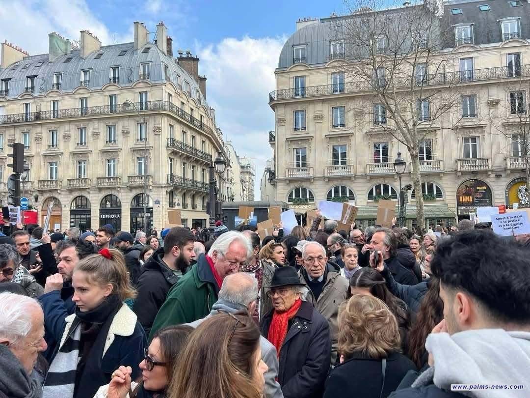 بحضور الشاعر السوري الكبير أدونيس، ساحة سان ميشيل وسط باريس تشهد وقفة تضامنية مع ضحايا الساحل السوري.